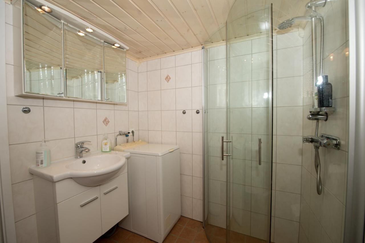 Naturskoent Boende Naera Skoevde エクステリア 写真